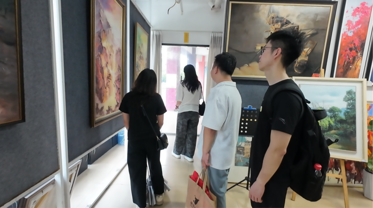 实践小队走进莆田国际油画城观赏本土油画作品