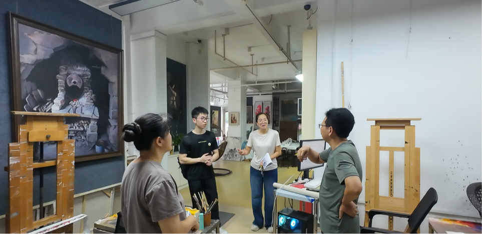 实践队员与油画从业者交流中调研油画产业的发展